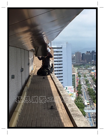 【台中】太子劍橋社區頂樓包板拆除工程