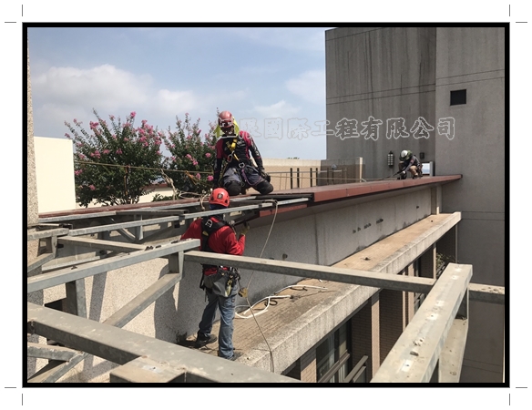 台中太子劍橋頂樓包板拆除工程