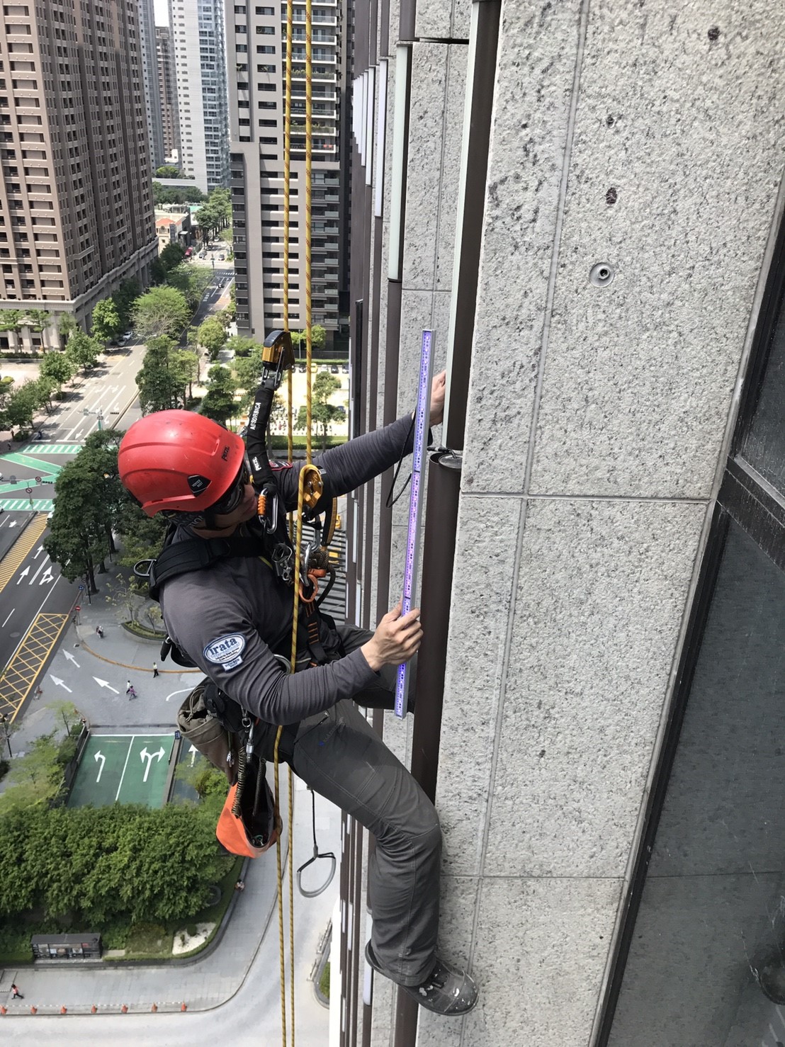 台中市政北七路大樓外牆LED燈更新