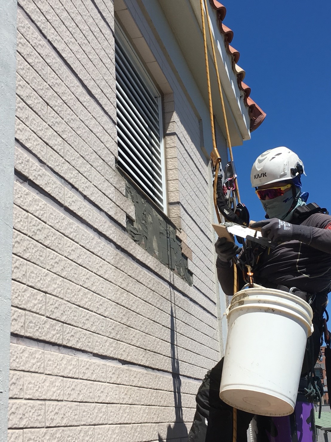 林口九揚香璽外牆脫黏磁磚打除後貼回