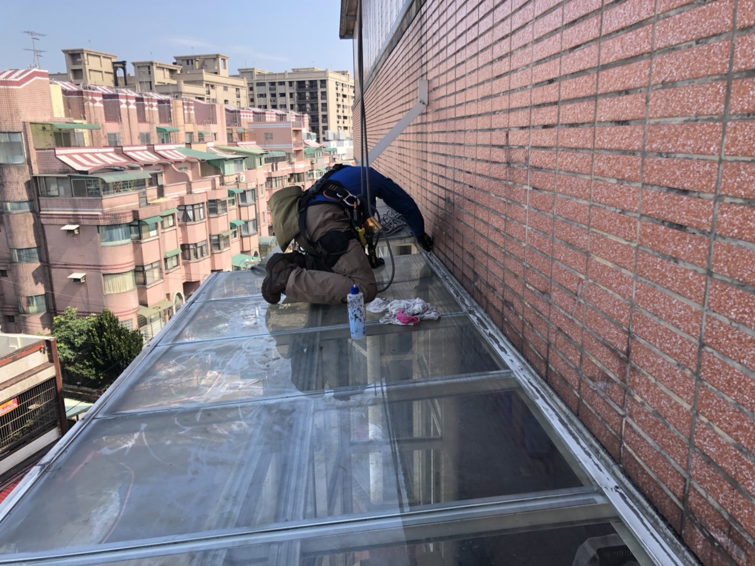 桃園大竹國小天溝清洗及雨遮防漏