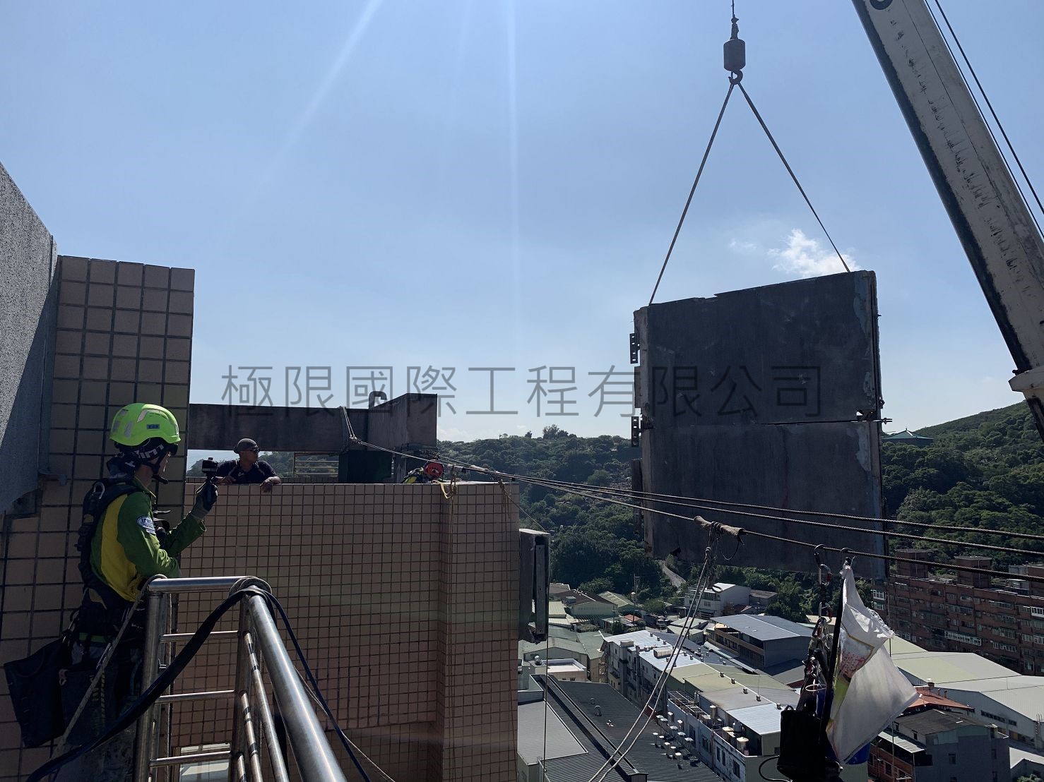 新北市八里在水一方社區外牆造型板拆除