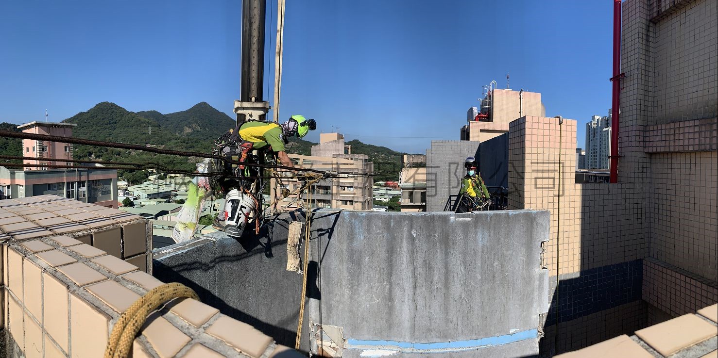 新北市八里在水一方社區外牆造型板拆除