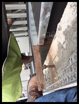 新北市土城金城閣包板緊急拆除工程